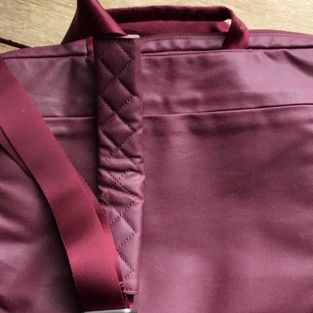 Euc Incase Unique Plum Color Computer Case - image 2